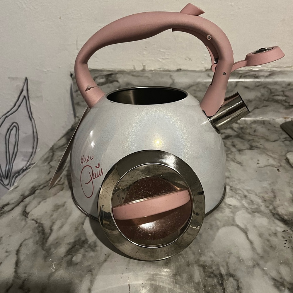 Teapot pink and white